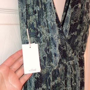 NWT Wilfred Aritzia Pleated Midi Dress